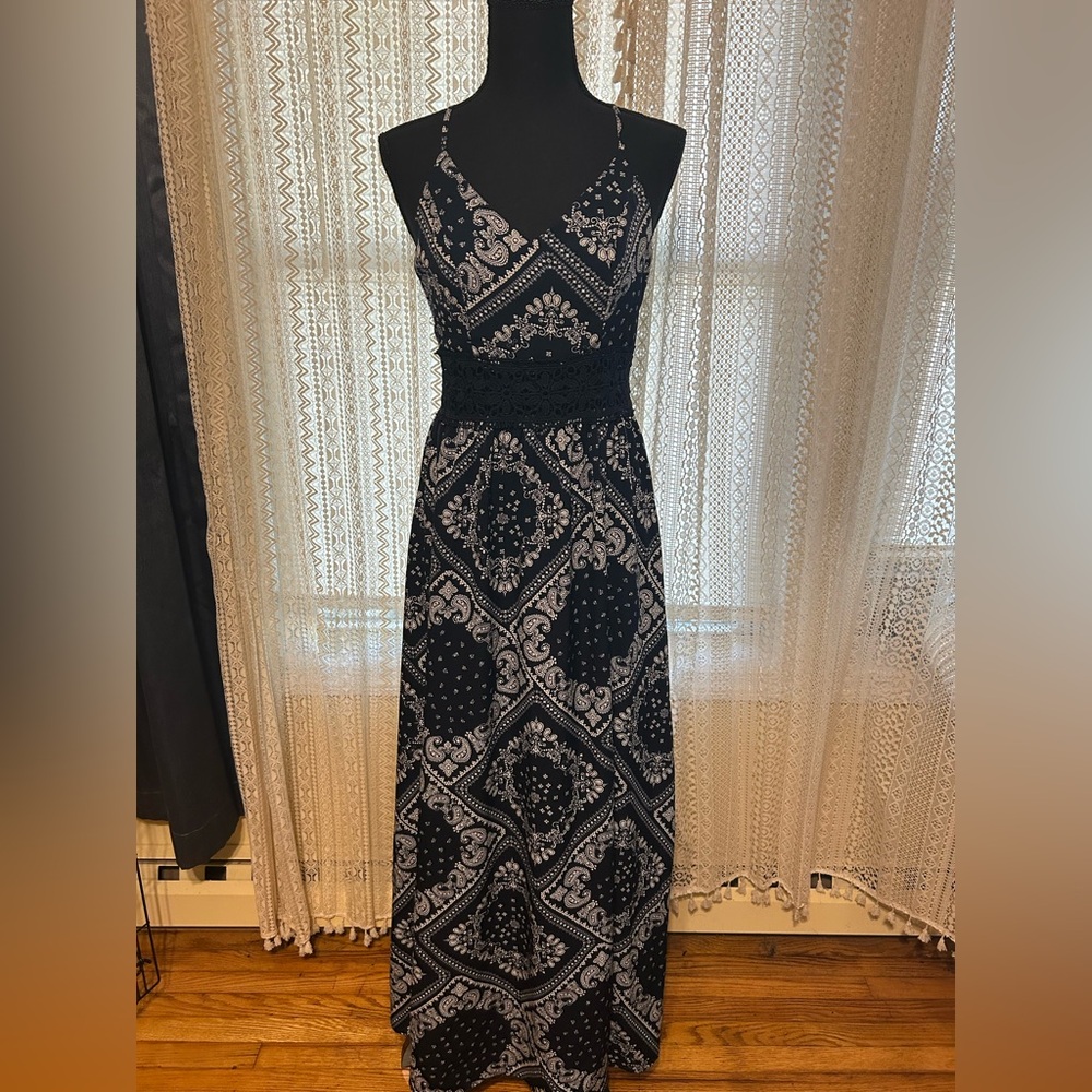 Chic Navy and White Paisley Maxi Dress